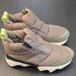 SOREL Kinetic Impact Puffy Zip Women's Boots (size 8 US), Cargo Green